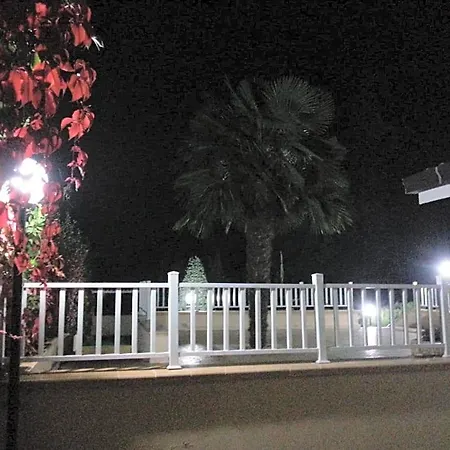 Bed & Breakfast Joy 3*