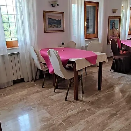 Bed & Breakfast Joy 3*